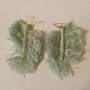 Vtg Mint Green Feather Fringe Boho Style Drop Earrings